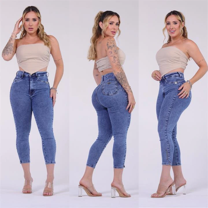 CALÇA CAPRI (COM BORDADO)